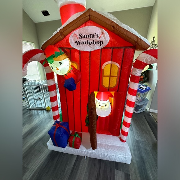 CUTEST SANTA’S WORKSHOP Animated Santa's Workshop Inflatable Christmas Shop HTF - Picture 11 of 15